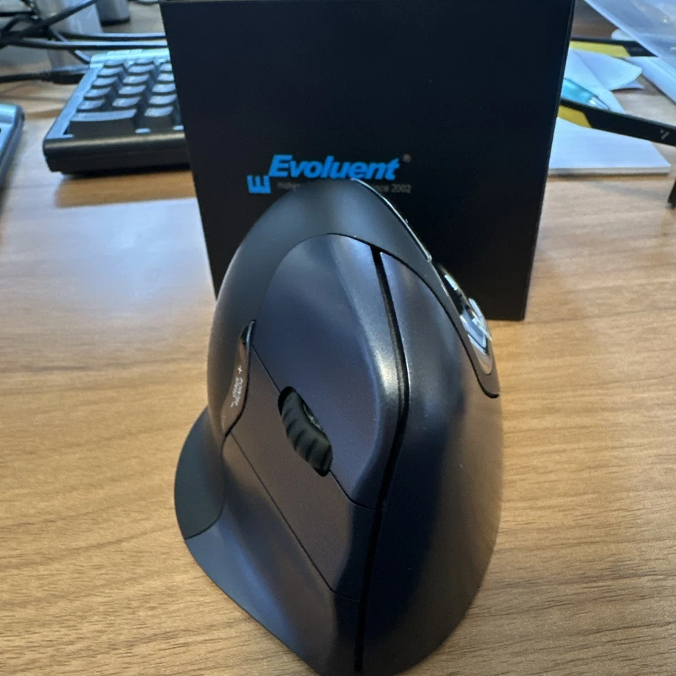 Evoluent VM4RW VerticalMouse 4 Right Hand Ergonomic Mouse-Wireless [USED]™ - Image 4 of 4