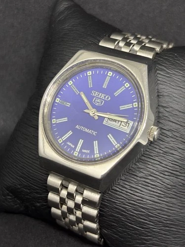 Vintage Seiko 5 Automatic Day/Date Japanese Men's Wrist Watch - product listing photo
