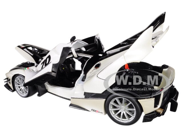 FERRARI FXX-K EVO #70 WHITE 1/18 DIECAST MODEL CAR BY BBURAGO