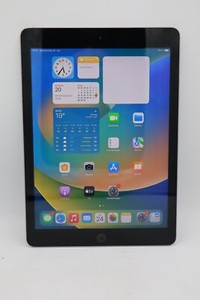 Apple iPad 5.Gen A1822 Space Grau 128GB Displayschaden #5352