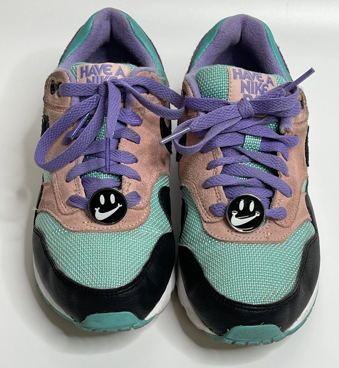 have a nike day air max 1 womens