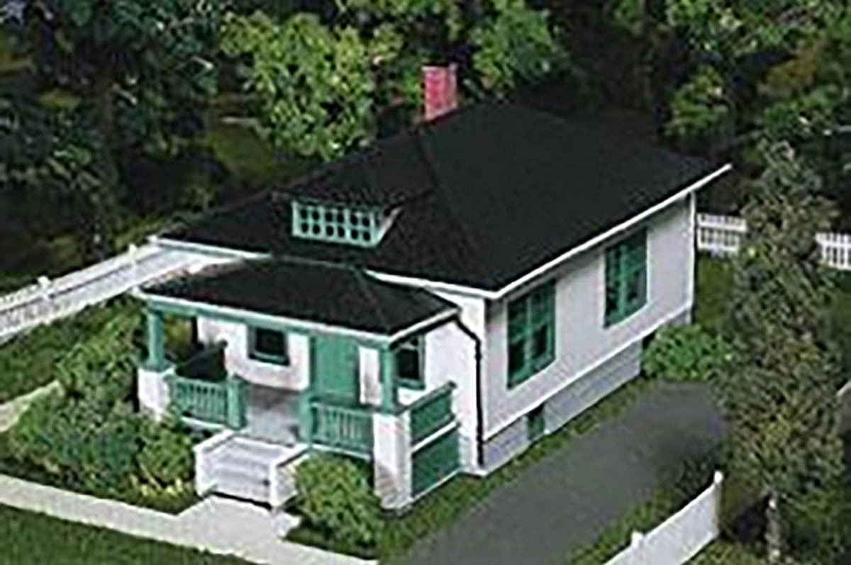 Barb's Bungalow Home/house