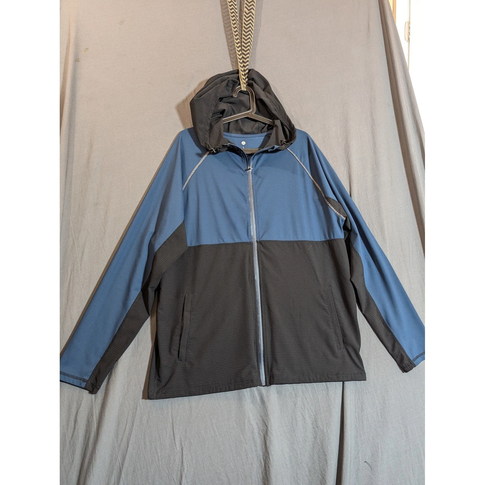 Swisstech Mens Athletic Jacket Lightweight Hooded Windbreaker Size L Blue Gray
