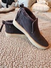 NEW Toms Slip On Shoes Suede Leather Faux Fur Gray Size 7 US