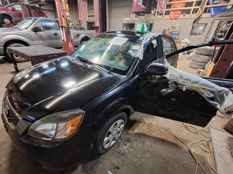 Cinturón de seguridad delantero izquierdo usado se adapta a: Kia Rio 2011 asiento cubo conductor retractor Foto 2 de 4