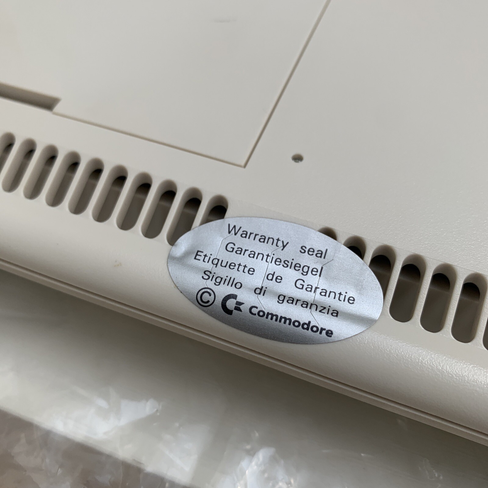 Commodore Amiga 600 - Fully Boxed Original Condition - Factory sealed! CLEAN A+ - Picture 12 of 23