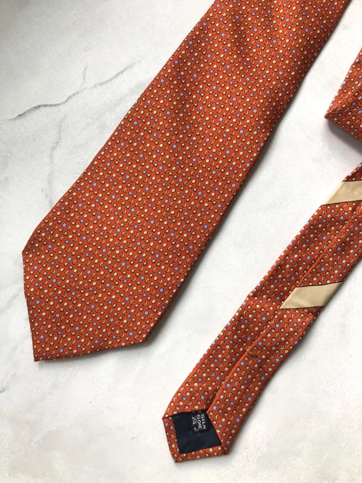 Gravata de seda Salvatore Ferragamo Itália vintage pontos padrão lua e estrela ⭐️ 🌙 - Imagem 3 de 4