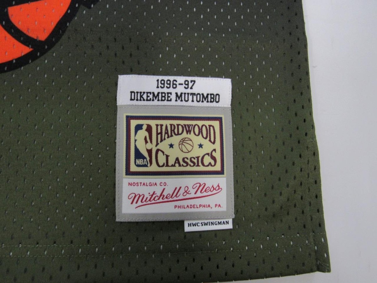 Mitchell & Ness Atlanta Hawks Swingman Jersey – Dikembe Mutombo 96-97 Hardwood Classics, Size XL