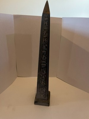 Ägyptischer Basalt Obelisk schwarz Geschichte Altägypten Artefakt Ornament