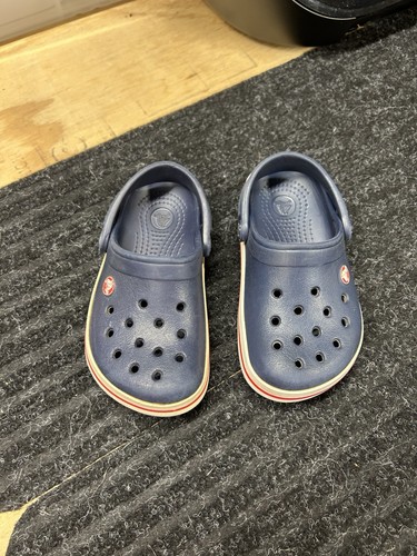 Crocs dunkelblau klassischer Clog Jungen Gr. C6-7