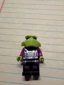 LEGO 7066 Alien Trooper Invader Minifigure Figure from Earth Defense HQ NEW