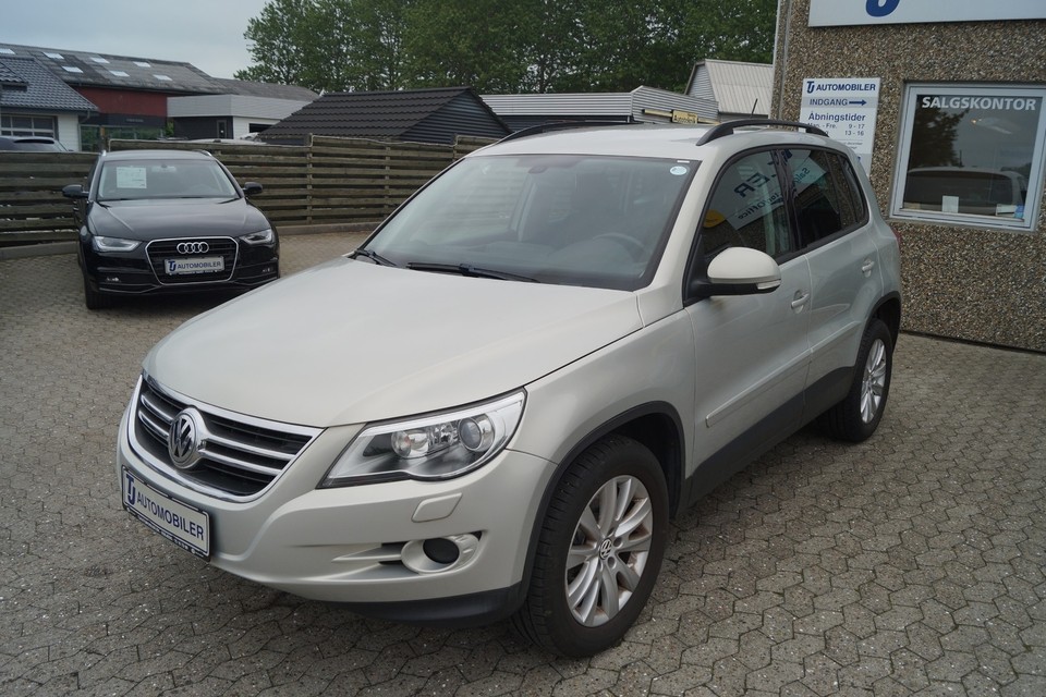 Track field tiguan