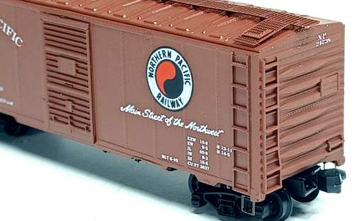 Deluxe Innovations N Scale RTR AAR 40’ Box Car Northern Pacific #141801 - NEW