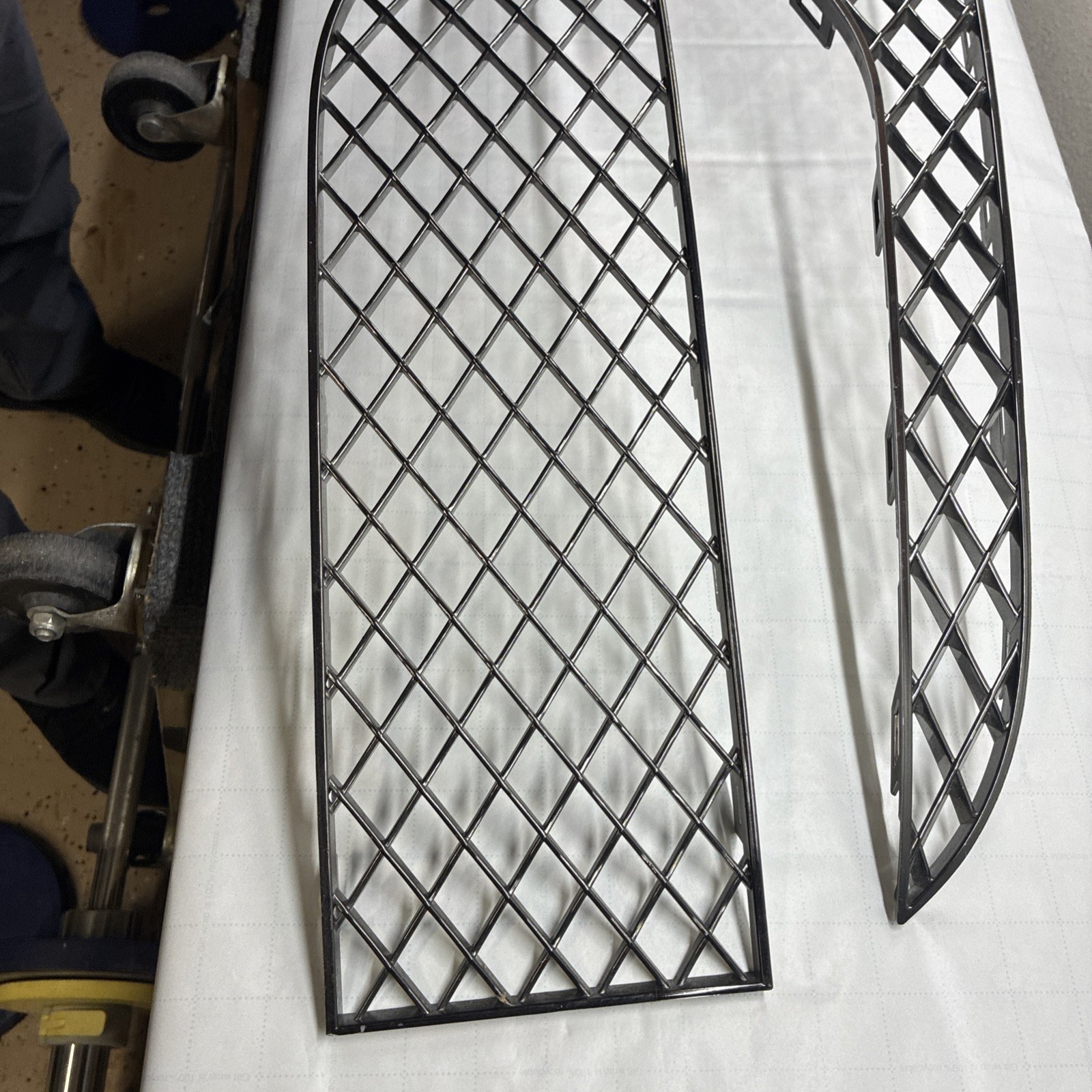 2016-17 Bentley Continental Gt Front Bumper Grille.