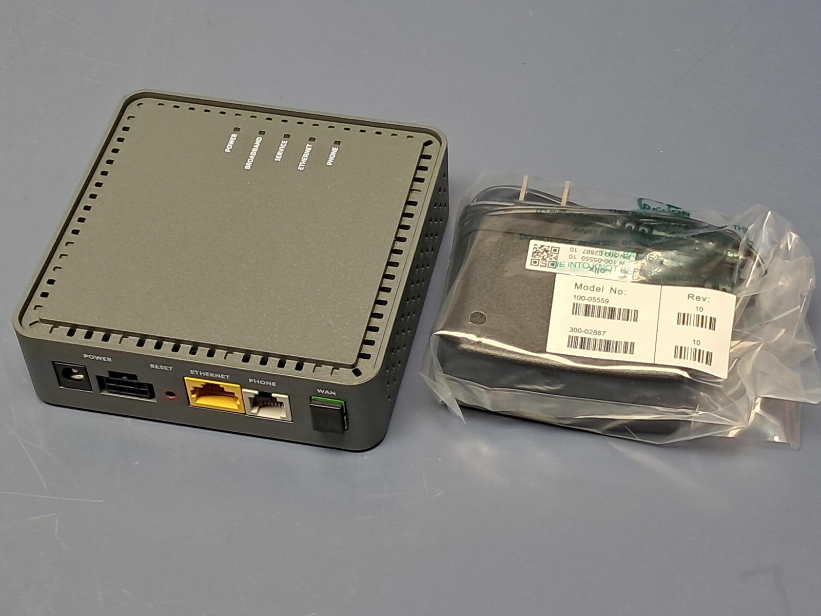Calix GigaPoint GP1100X fiber ONT (Model 100-05463) w/Power Supply - NEW