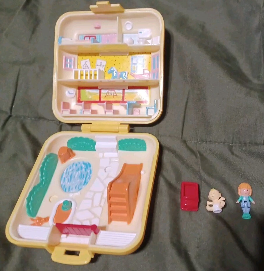 Vintage 1989 Bluebird Polly Pocket Midge's Play School Nursery Complete
