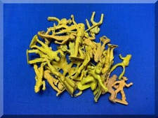 VINTAGE 1950s 1960s TOY FIGURE LOT MPC RING HAND YELLOW FIGURES COWBOYS INDIANS