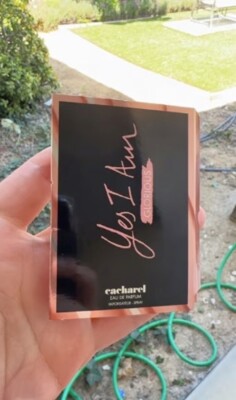 Cacharel YES I AM GLORIOUS 0.04 oz 1.2 ml EDP Spray Mini/Travel Sample Vial