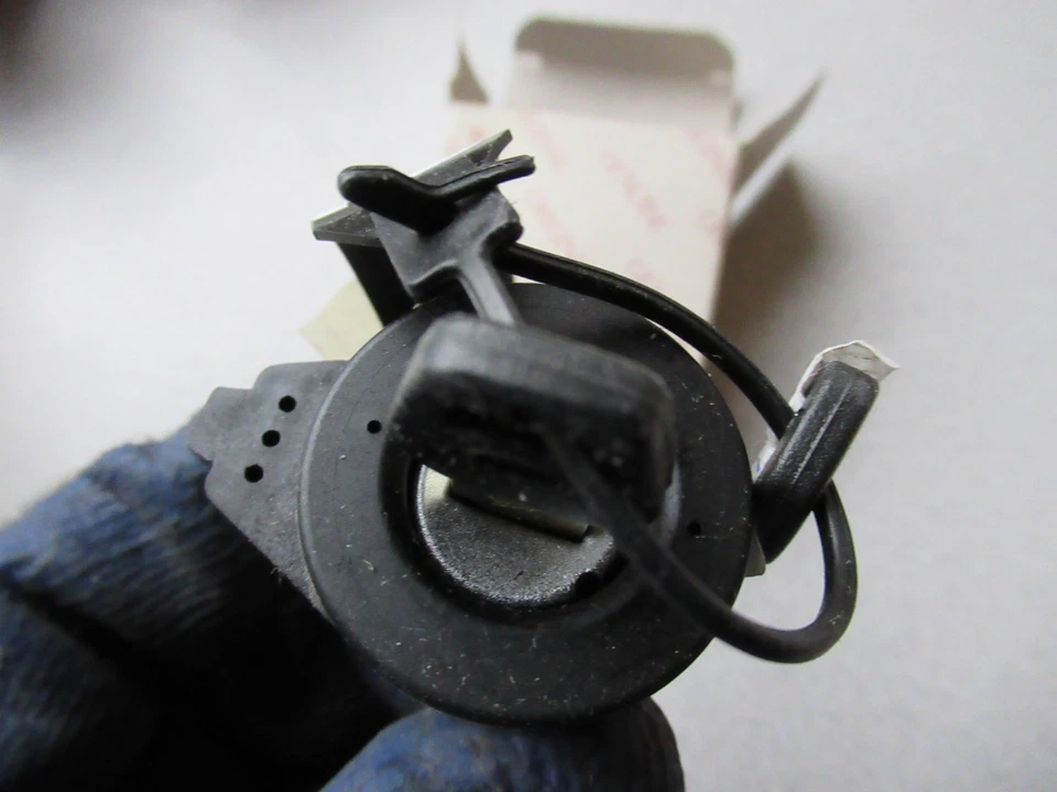 Porsche 986/996('97-'04) Ignition Lock Cylinder With Key 996 347 917 01 - Image 3 of 4