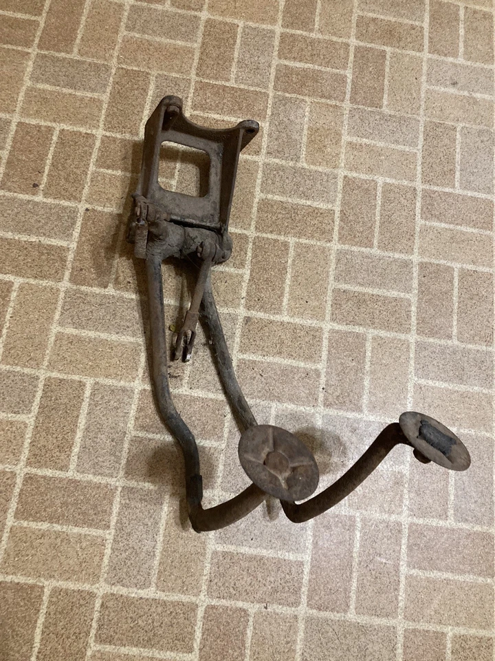 JUEGO DE EMBRAGUE Y PEDAL FRENO FORD MODELO A 1928 29 30 31 ORIGINAL Foto 3 de 4