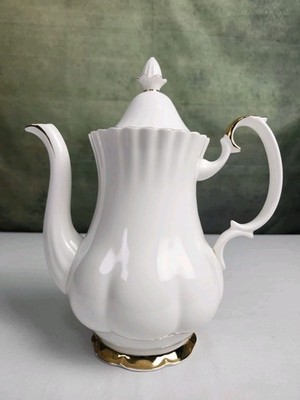 Royal Albert Val D Or Bone China Teapot England Gold Trim 10  Vintage