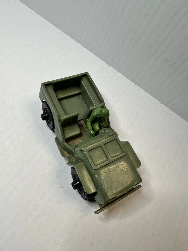 Juguetes TIM-MEE Ejército Jeep Con Driver De Colección Años 60 Plástico Hecho en EE. UU. Foto 2 de 4