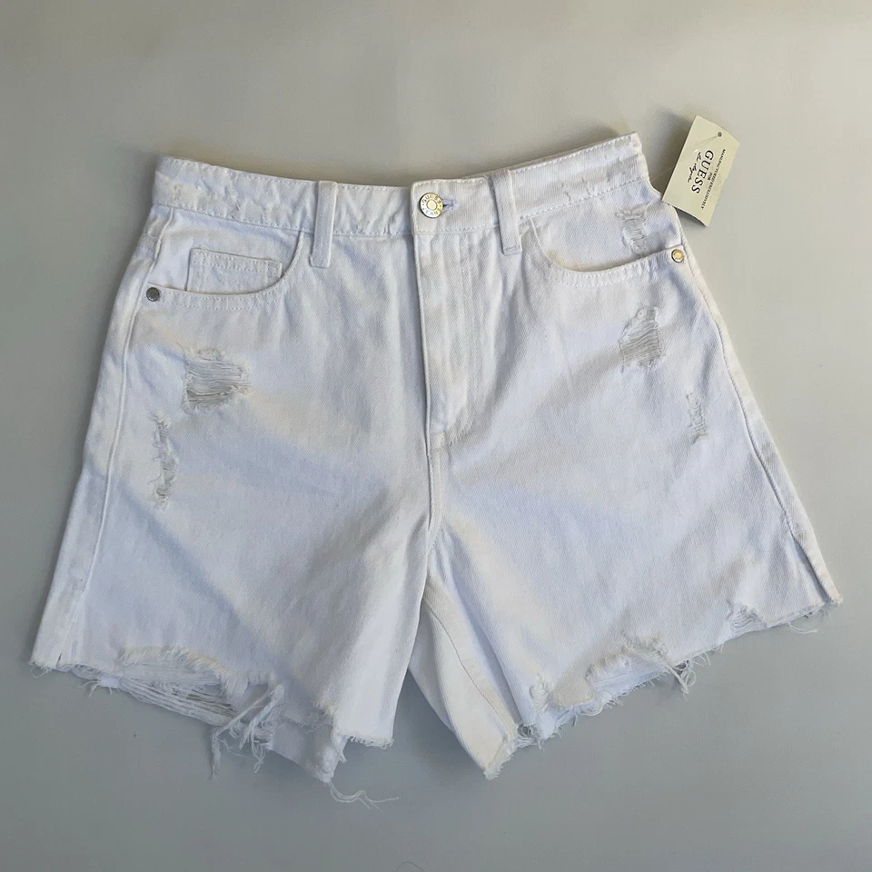Denim corto Guess para mujer tiro alto Zorah blanco envejecido talla 26 Foto 2 de 4