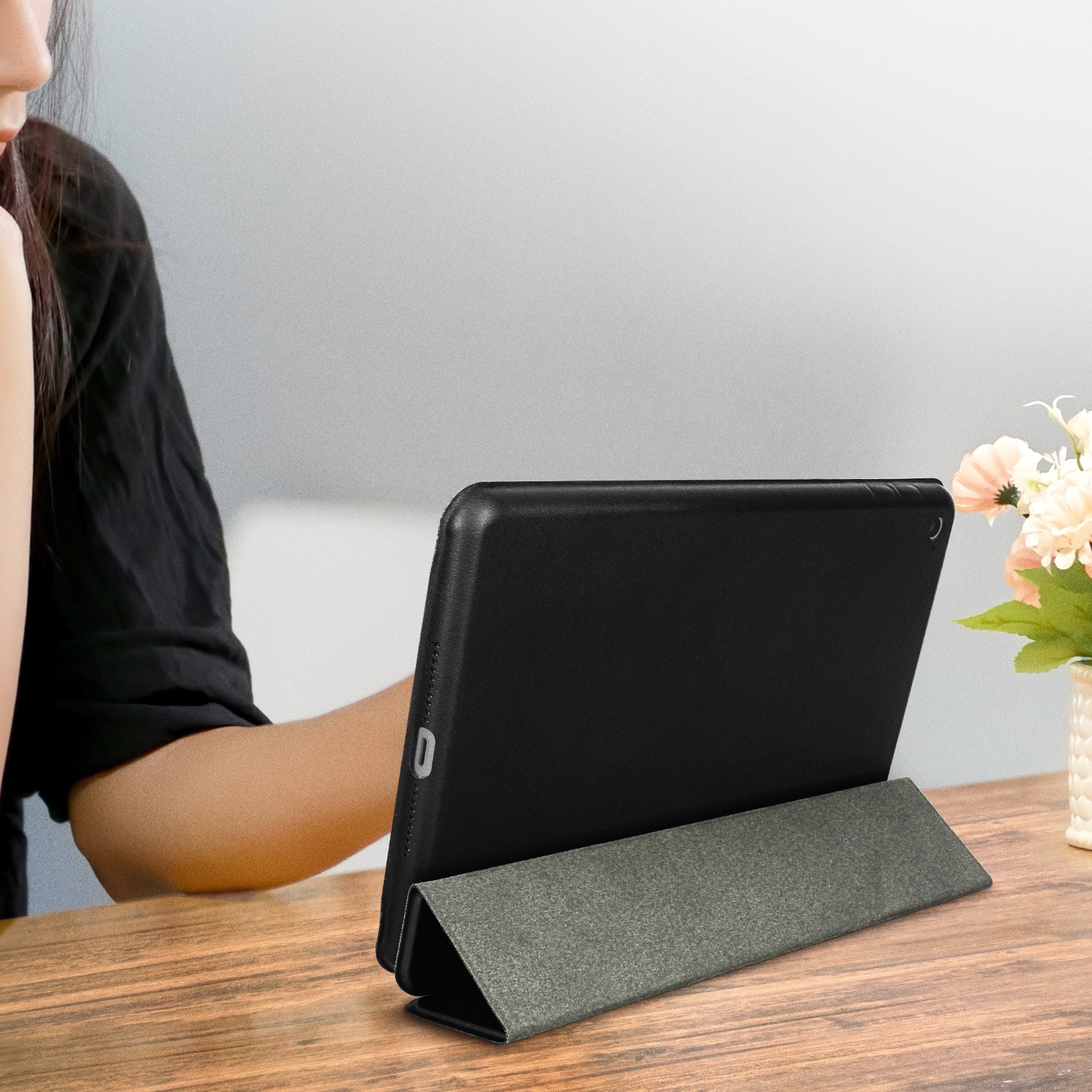Folio slim noir pour iPad Mini 4 doté d'un rabat stand double position