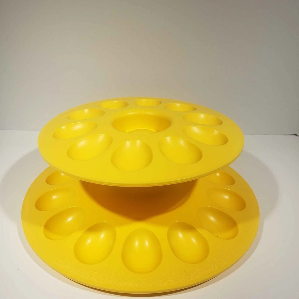 BANDEJA/SERVIDOR DE HUEVOS TUPPERWARE AMARILLO DIAGONAL #3984A y #3985A pantalla de 2 niveles Foto 2 de 4