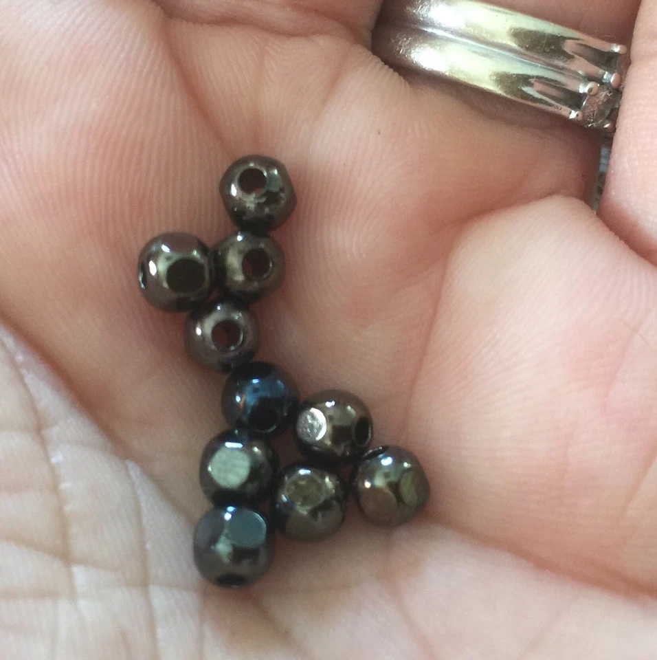 Lote de cuentas de cubo redondas de metal hematita de metal resistente M Haskell de colección Foto 3 de 3