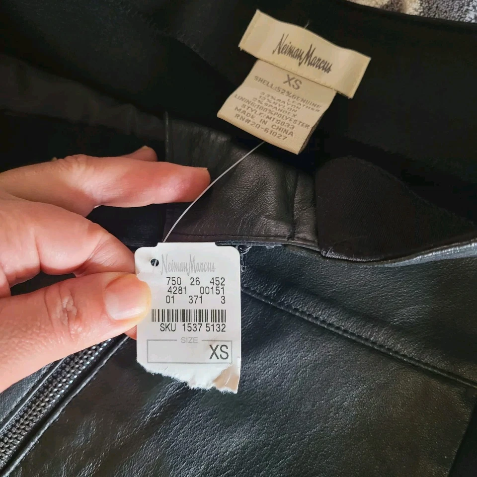 Falda Lápiz Neiman Marcus Negra Cuero Genuino Cremallera Asimétrica Talla Xs Nueva con Etiquetas Foto 4 de 4