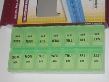 MEDICINE PILL BOX ORGANIZER DRUG DISPENSER GREEN 2 STRIP OF 7 SEE MY OTHER ITEMS