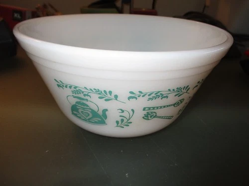 Federal Glass Vintage Milk Glass Mixing Bowl Scandinavian Kitchen Aid Pattern