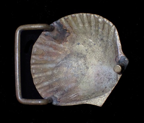 VINTAGE 1970'S 3D SOLID BRASS CLAM SHELL BELT BUCKLE - Picture 2 of 2