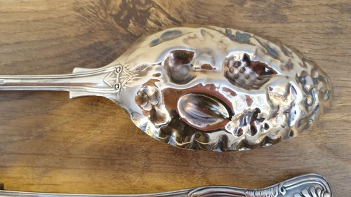 ANTIQUE Cooper Bros SHEFFIELD SILVER PLATE Fruit Vegetable ORNATE SERVING SPOONS - Picture 8 of 12