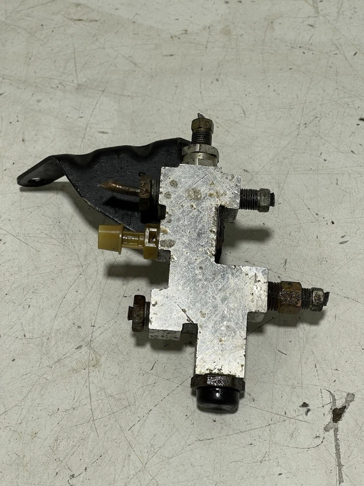 Válvula dosificadora de frenos Jeep TJ Wrangler 97-06 sin ABS con SOPORTE 52128423AC Foto 3 de 4
