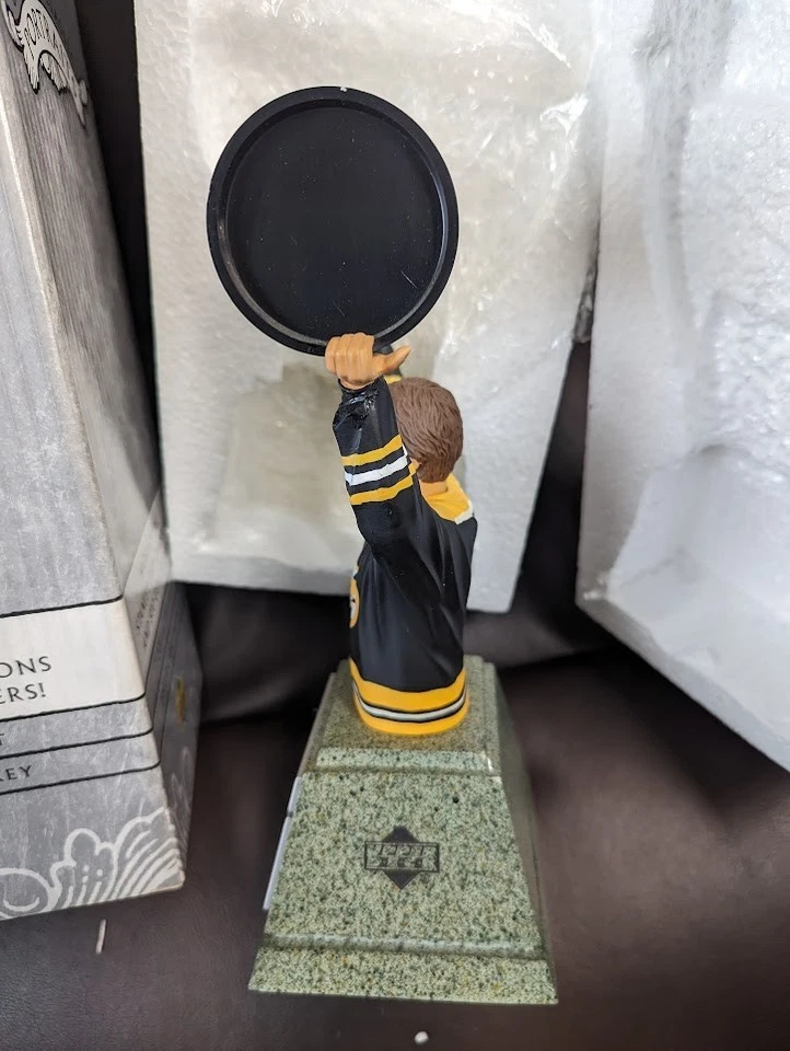 2003-04 UD Portrait Phil Esposito Bruins Bust STANLEY CUP Upper Deck Signed Auto - Image 4 of 4