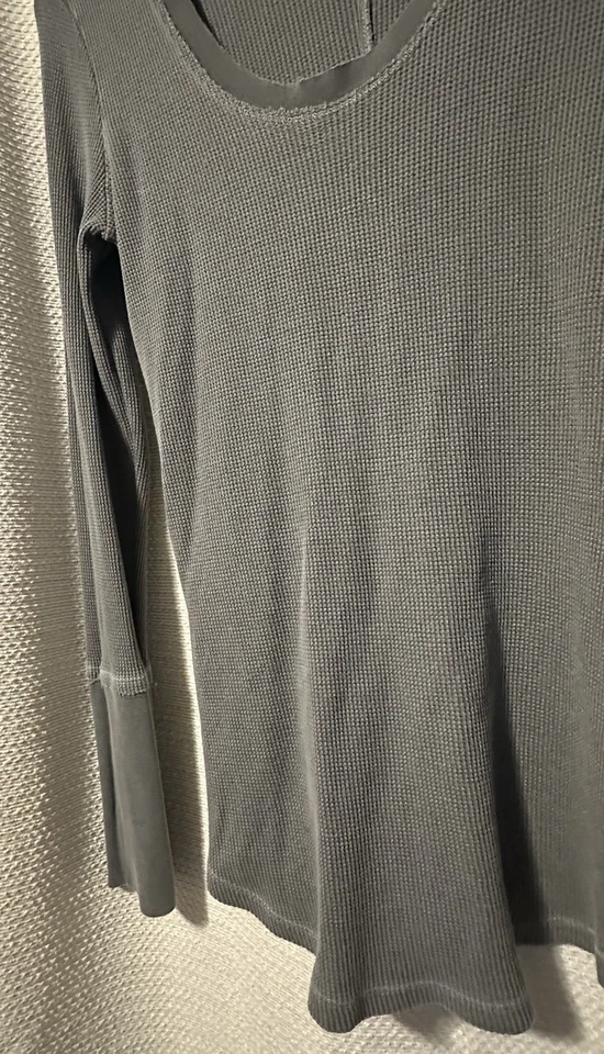 Camiseta interior Splendid Henley gris waffle para mujer talla grande Foto 3 de 4