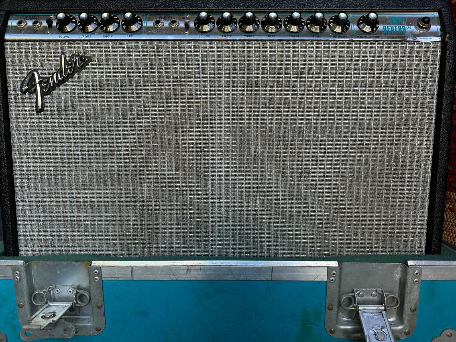 Fender Twin Reverb Silverface Guitar Amp 1977 2x12 Speakers w /  footswitch & case