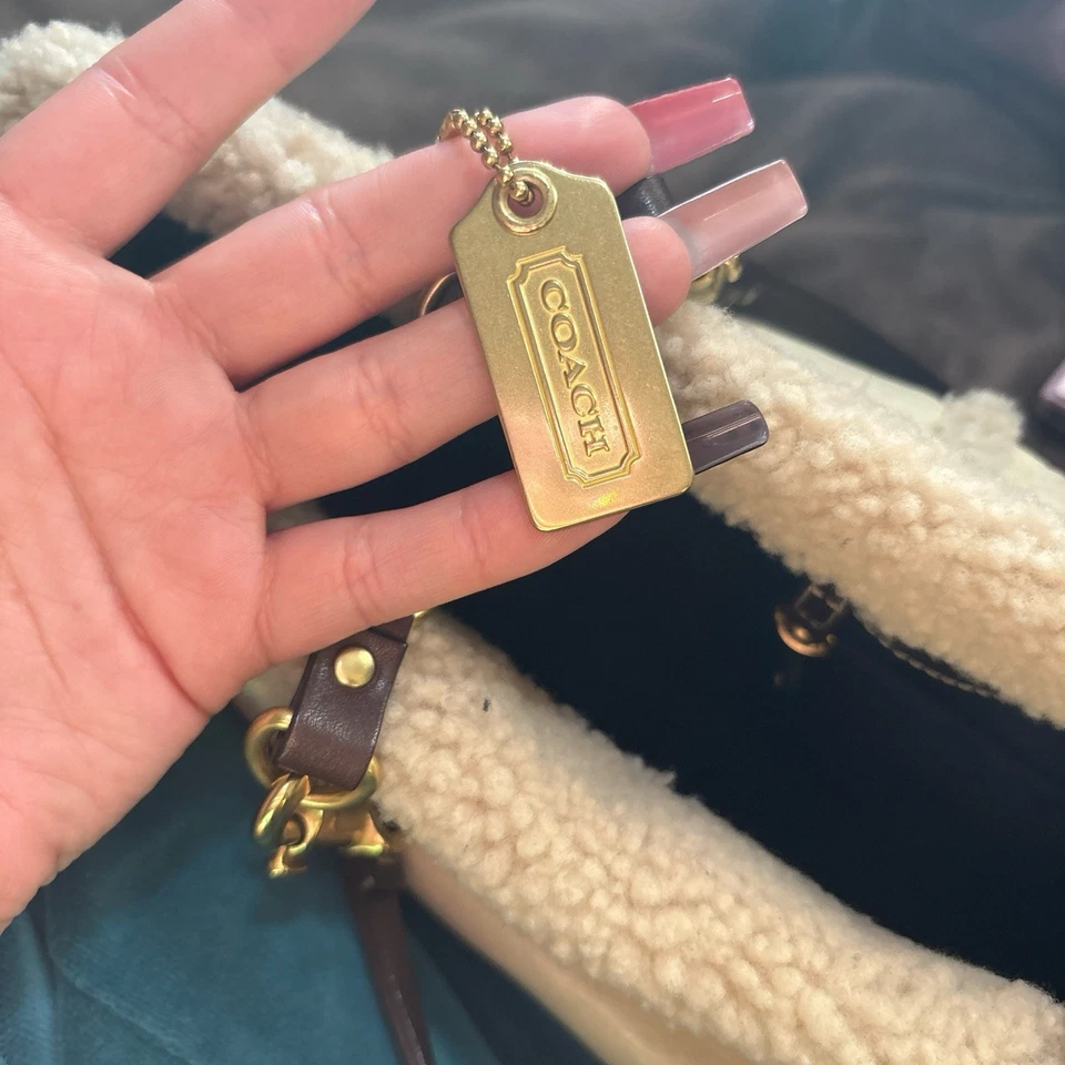 Bolsa de ombro Y2K Coach Sherpa logotipo C couro marfim patchwork - Imagem 3 de 4