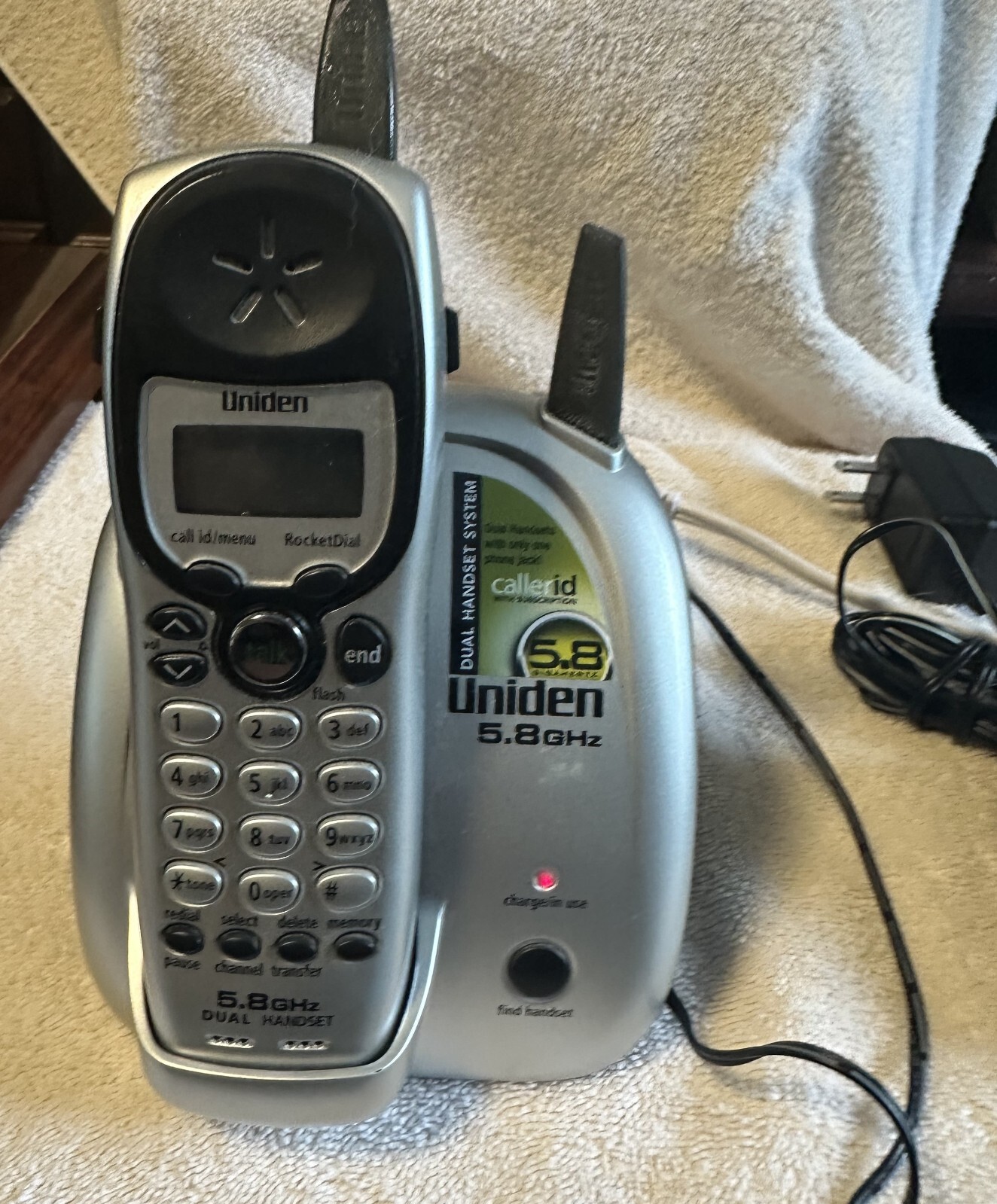 UNIDEN DXI51862 5.8 GHz DUAL HANDSET SINGLE LINE CORDLESS PHONES