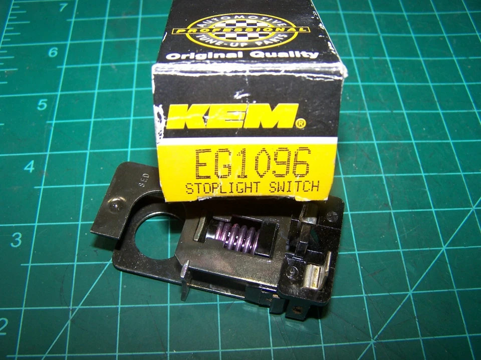 Interruptor de luz de freno/freno KEM EG1096 para Ford, Mercury Foto 2 de 4