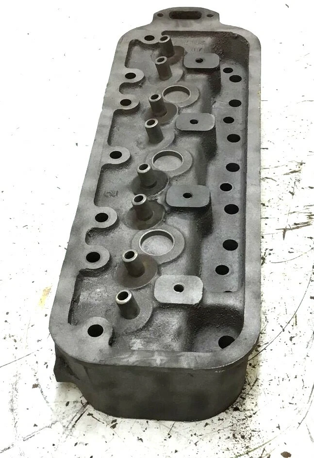 USED ALLIS CHALMERS B C CA RC TRACTOR CYLINDER HEAD AM2917 CRACK FREE - Image 3 of 4