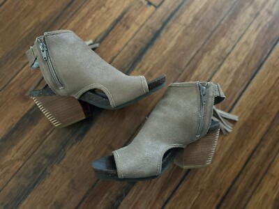 Women s OTBT Free Spirit Open Toed Wedge Sandals Tassels Size 8.5