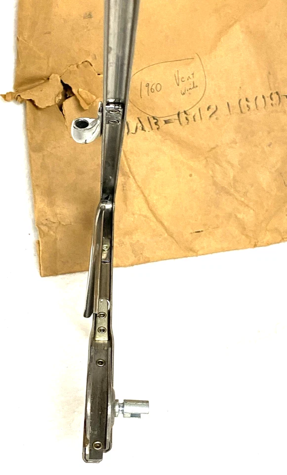 НОВАЯ ИЗ СТАРЫХ ЗАПАСОВ ВЕНТИЛЯЦИОННАЯ ОКОННАЯ РАМА FOMOCO, 60-??FAIRLANE, GALAXIE, УНИВЕРСАЛ РАНЧО, ЛЕВАЯ СТОРОНА ВОДИТЕЛЯ, 19 - Изображение 3 из 4