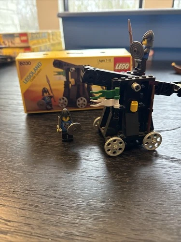 Vintage 1984 LEGO Castle Black Falcons Set 6030 Catapult W/Minifigs And Box