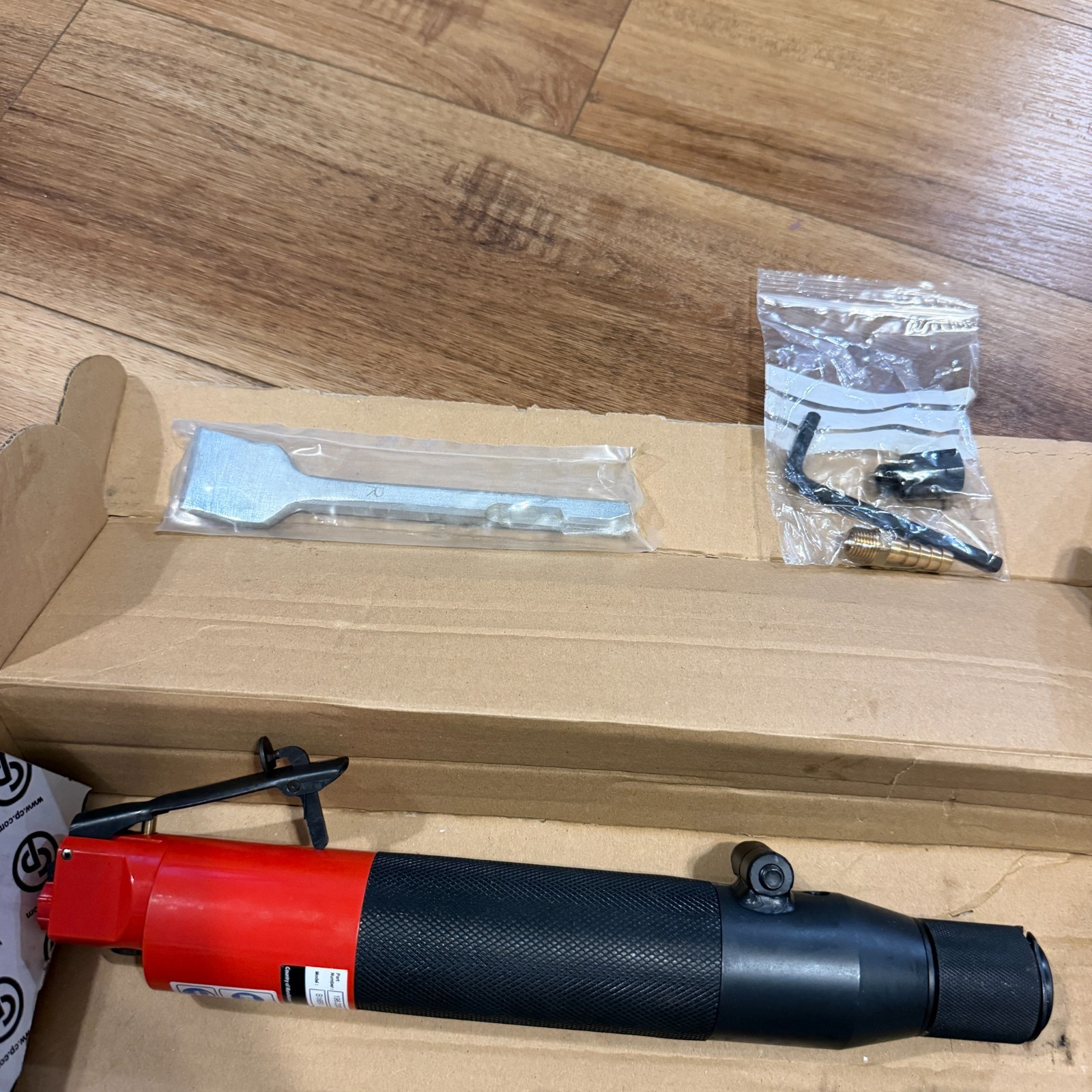 CHICAGO PNEUMATIC B16BV VL223 INLINE CHISEL SCALER NEW OLD STOCK