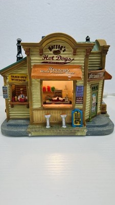 Lemax Harvest Crossing   Herzog s Hot Dogs  # 15255 Retired 2011 Excellent !