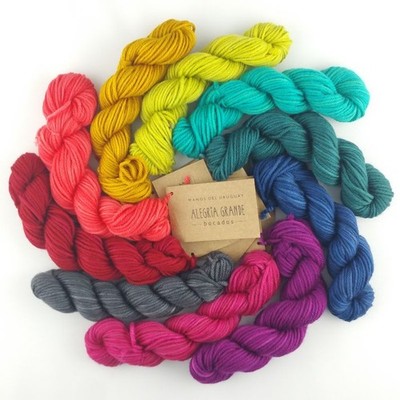 Manos Alegria Wolle Garn Grande Bocados Mini Knäuel Superwash Merino Aran Kammgarn