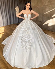 Elegant Wedding Dresses Strapless Lace Appliques A Line Ball Train Bridal Gowns
